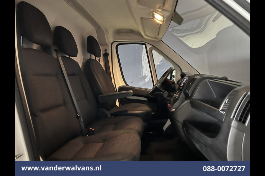 Peugeot Boxer 2.2 BlueHDi 120pk L1H1 Euro6 Airco | Camera | Navigatie | Trekhaak | Cruisecontrol Parkeersensoren, Bijrijdersbank