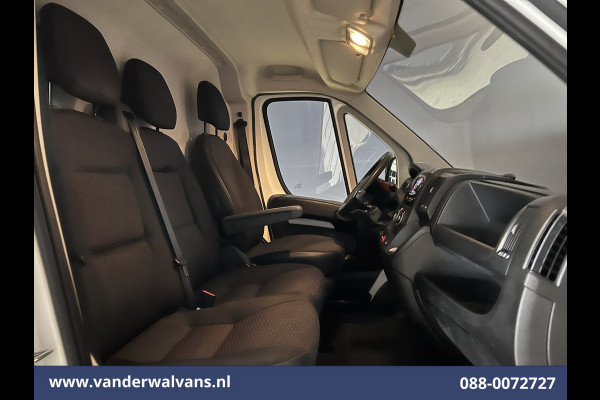 Peugeot Boxer 2.2 BlueHDi 120pk L1H1 Euro6 Airco | Camera | Navigatie | Trekhaak | Cruisecontrol Parkeersensoren, Bijrijdersbank