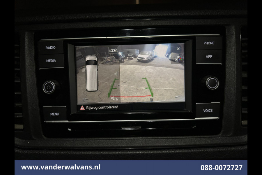Volkswagen Crafter 2.0 TDI 141pk L3H3 L2H2 Euro6 Airco | Camera | Apple Carplay | Cruisecontrol | Chauffeursstoel Parkeersensoren, Bijrijdersbank, 3000kg trekvermogen,  Android Auto, zilver