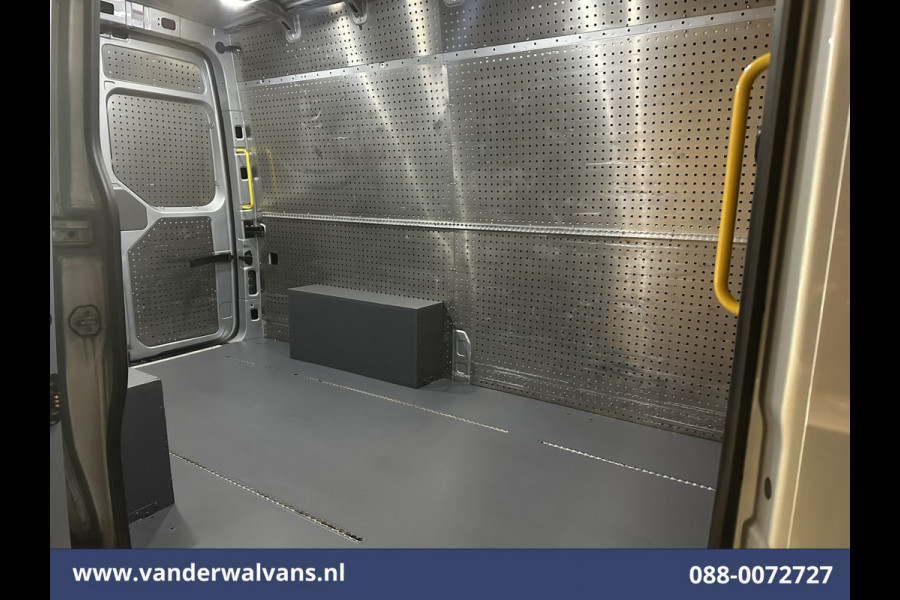 Volkswagen Crafter 2.0 TDI 141pk L3H3 L2H2 Euro6 Airco | Camera | Apple Carplay | Cruisecontrol | Chauffeursstoel Parkeersensoren, Bijrijdersbank, 3000kg trekvermogen,  Android Auto, zilver