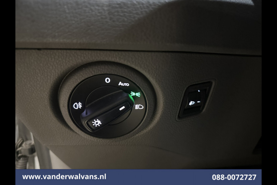 Volkswagen Crafter 2.0 TDI 141pk L3H3 L2H2 Euro6 Airco | Camera | Apple Carplay | Cruisecontrol | Chauffeursstoel Parkeersensoren, Bijrijdersbank, 3000kg trekvermogen,  Android Auto, zilver