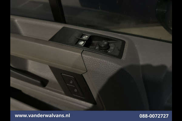 Volkswagen Crafter 2.0 TDI 141pk L3H3 L2H2 Euro6 Airco | Camera | Apple Carplay | Cruisecontrol | Chauffeursstoel Parkeersensoren, Bijrijdersbank, 3000kg trekvermogen,  Android Auto, zilver