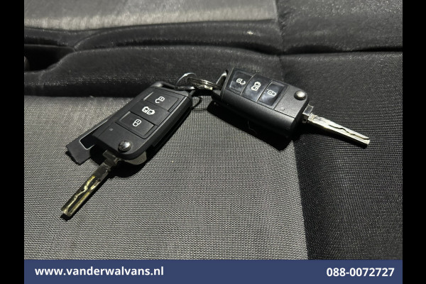 Volkswagen Crafter 2.0 TDI 141pk L3H3 L2H2 Euro6 Airco | Camera | Apple Carplay | Cruisecontrol | Chauffeursstoel Parkeersensoren, Bijrijdersbank, 3000kg trekvermogen,  Android Auto, zilver