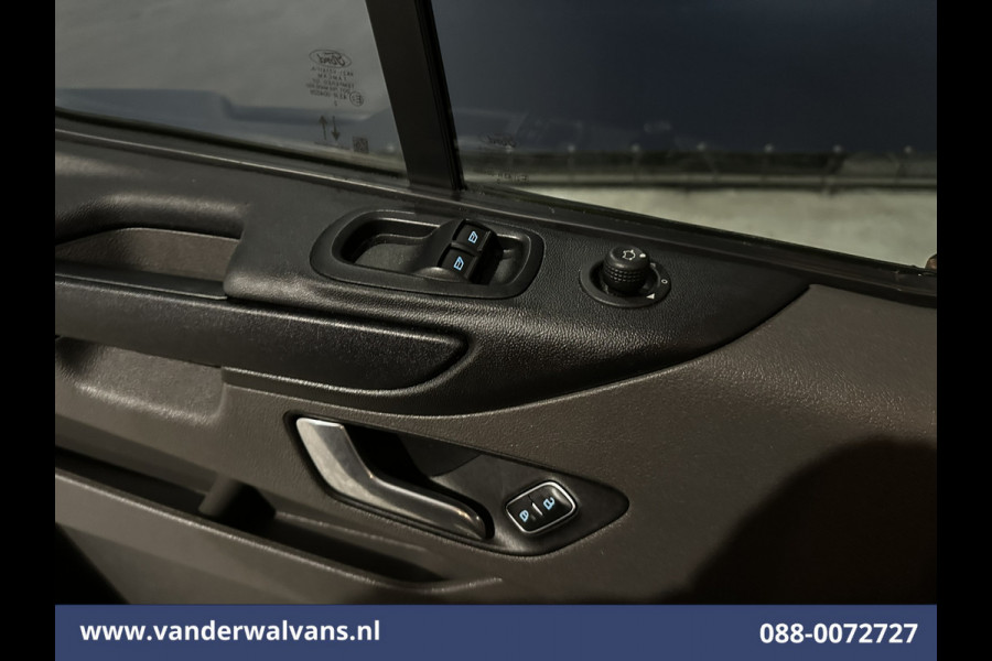 Ford Transit Custom 2.0 TDCI 130 pk L2H1 Euro6 Airco | LED | Cruisecontrol | Verwarmde voorruit | Parkeersensoren Bijrijdersbank, 2800kg trekvermogen