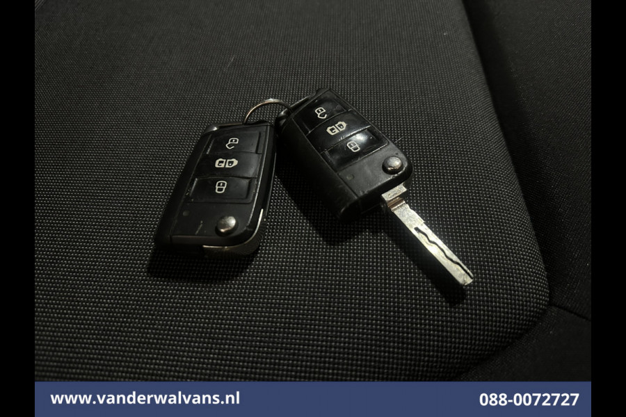 Volkswagen Crafter 2.0 TDI 140pk L3H3 (oude L2H2) Euro6 Airco | Camera | Cruisecontrol | Apple Carplay | bijrijdersbank android auto, chauffeursstoel, 3000kg trekvermogen