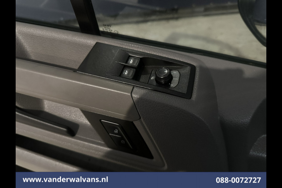 Volkswagen Crafter 2.0 TDI 140pk L3H3 (oude L2H2) Euro6 Airco | Camera | Cruisecontrol | Apple Carplay | bijrijdersbank android auto, chauffeursstoel, 3000kg trekvermogen