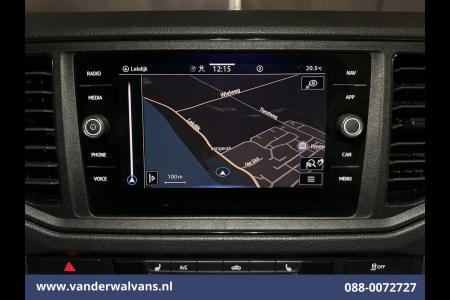 Volkswagen Crafter 2.0 TDI 141pk L3H3 L2H2 Euro6 Airco | Camera | Navigatie | Android Auto | Stoelverwarming Parkeersensoren, Bijrijdersbank, 3000kg trekvermogen, zilver