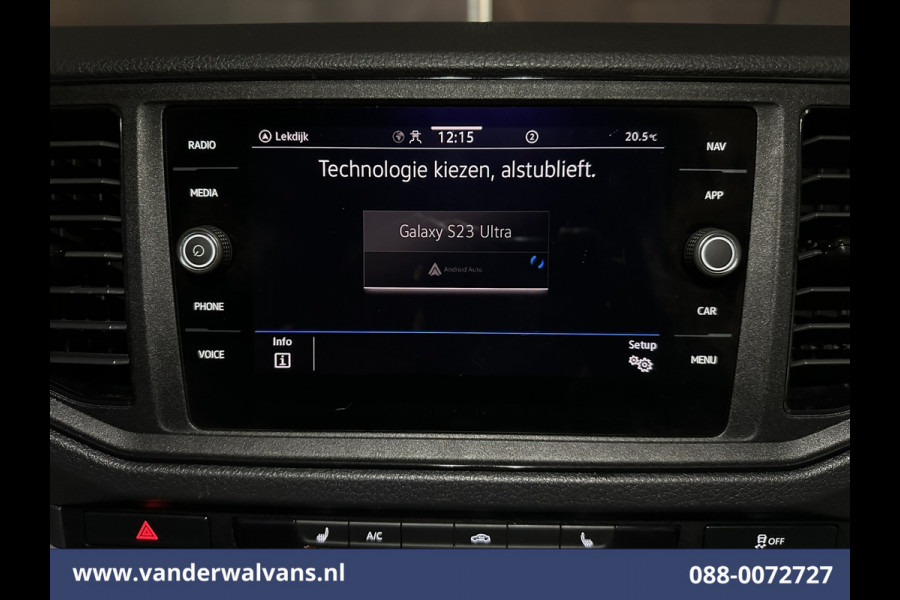 Volkswagen Crafter 2.0 TDI 141pk L3H3 L2H2 Euro6 Airco | Camera | Navigatie | Android Auto | Stoelverwarming Parkeersensoren, Bijrijdersbank, 3000kg trekvermogen, zilver