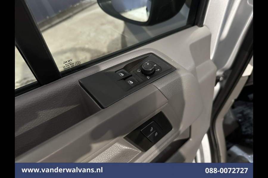 Volkswagen Crafter 2.0 TDI 141pk L3H3 L2H2 Euro6 Airco | Camera | Navigatie | Android Auto | Stoelverwarming Parkeersensoren, Bijrijdersbank, 3000kg trekvermogen, zilver