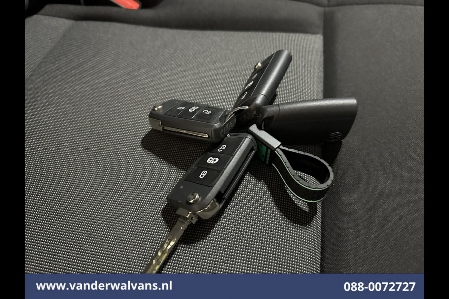 Volkswagen Crafter 2.0 TDI 141pk L3H3 L2H2 Euro6 Airco | Camera | Navigatie | Android Auto | Stoelverwarming Parkeersensoren, Bijrijdersbank, 3000kg trekvermogen, zilver