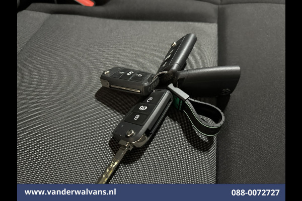 Volkswagen Crafter 2.0 TDI 141pk L3H3 L2H2 Euro6 Airco | Camera | Navigatie | Android Auto | Stoelverwarming Parkeersensoren, Bijrijdersbank, 3000kg trekvermogen, zilver