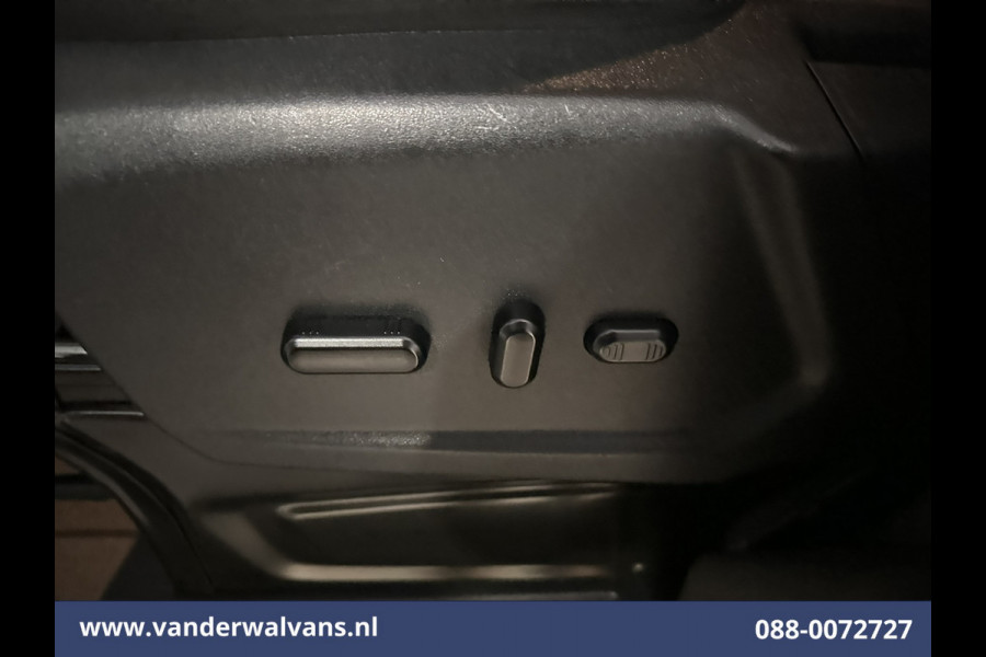 Ford Transit 2.0 TDCI 131pk L3H2 Euro6 Airco | Camera | Navigatie | Apple Carplay | Android Auto | Stoelverwarming Verwarmde voorruit, Cruisecontrol, Parkeersensoren, Elektrisch verstelbare bestuurdersstoel, Bijrijdersbank