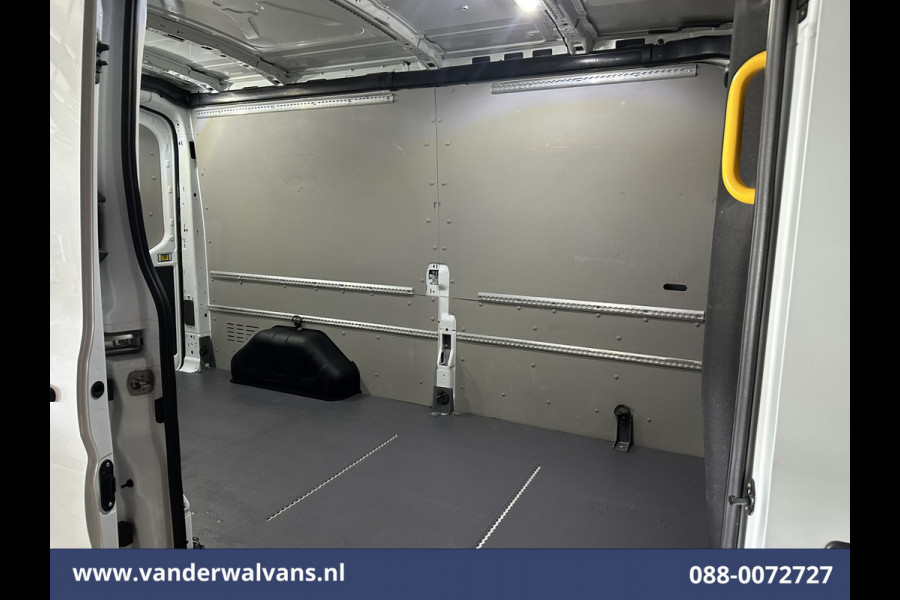 Ford Transit 2.0 TDCI 131pk L3H2 Euro6 Airco | Camera | Navigatie | Apple Carplay | Android Auto | Stoelverwarming Verwarmde voorruit, Cruisecontrol, Parkeersensoren, Elektrisch verstelbare bestuurdersstoel, Bijrijdersbank
