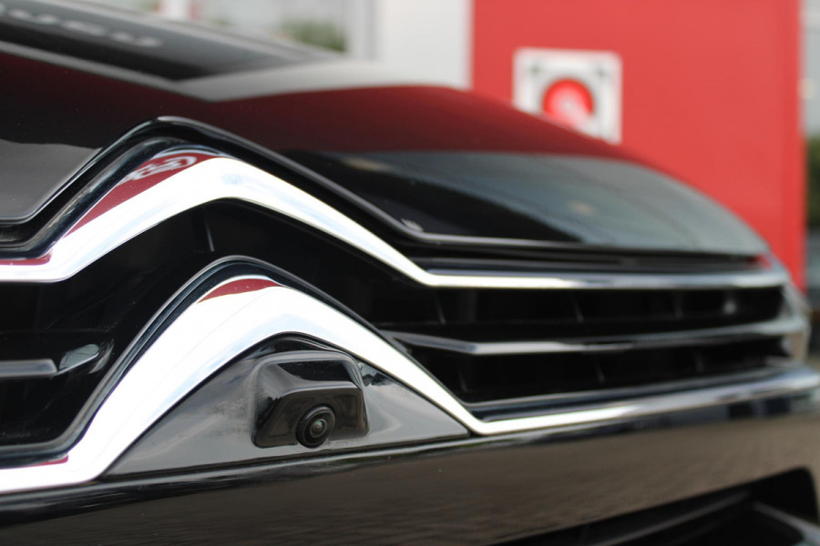 Citroën C5 X 1.6 PHEV 225PK SHINE PACK | PANORAMISCH SCHUIF / KANTELDAK | ELEKTRISCHE VOORSTOELEN MET GEHEUGEN | VOORSTOEL VENTILATIE | VOORSTOEL VERWARMING | VOORSTOELEN MET MASSAGE FUNCTIE | LEDEREN BEKLEDING | STUUR VERWARMING | DRAADLOOS APPLE CARPLAY / ANDROID AUTO | 360° CAMERA | KEYLESS ENTRY / START | 19"LICHTMETALEN VELGEN | ELEKTRISCH BEDIENBARE ACHTERKLEP MET HANDSFREE FUNCTIE | HEADUP DISPLAY |