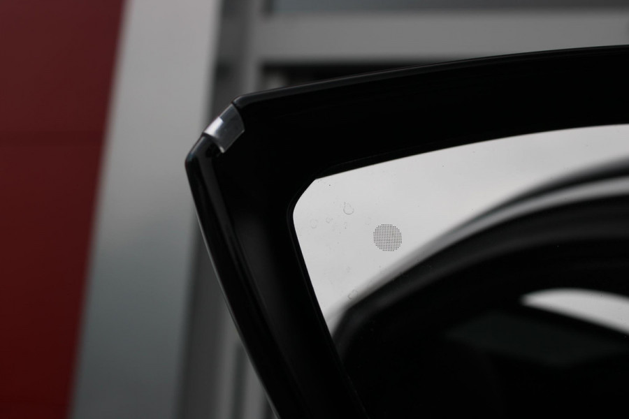 Citroën C5 X 1.6 PHEV 225PK SHINE PACK | PANORAMISCH SCHUIF / KANTELDAK | ELEKTRISCHE VOORSTOELEN MET GEHEUGEN | VOORSTOEL VENTILATIE | VOORSTOEL VERWARMING | VOORSTOELEN MET MASSAGE FUNCTIE | LEDEREN BEKLEDING | STUUR VERWARMING | DRAADLOOS APPLE CARPLAY / ANDROID AUTO | 360° CAMERA | KEYLESS ENTRY / START | 19"LICHTMETALEN VELGEN | ELEKTRISCH BEDIENBARE ACHTERKLEP MET HANDSFREE FUNCTIE | HEADUP DISPLAY |