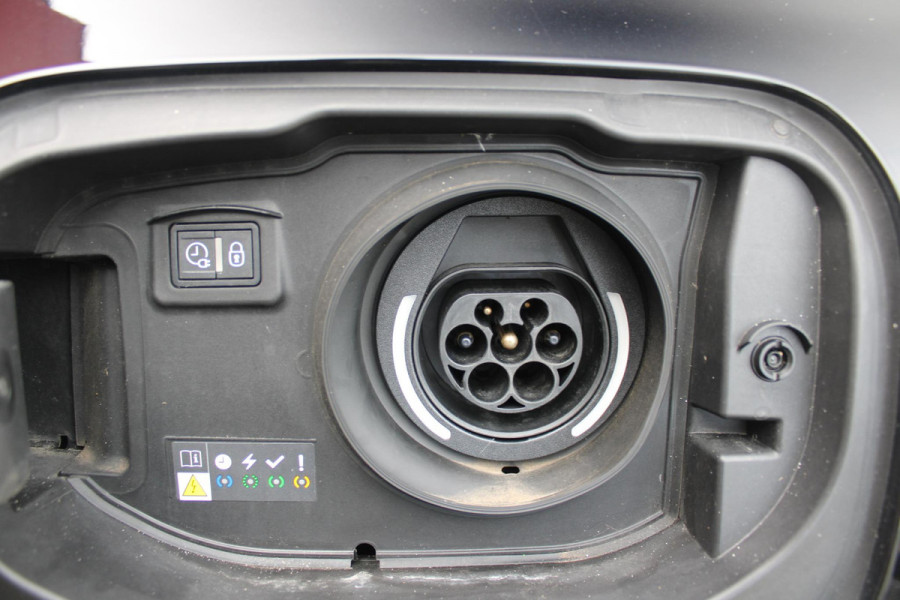 Citroën C5 X 1.6 PHEV 225PK SHINE PACK | PANORAMISCH SCHUIF / KANTELDAK | ELEKTRISCHE VOORSTOELEN MET GEHEUGEN | VOORSTOEL VENTILATIE | VOORSTOEL VERWARMING | VOORSTOELEN MET MASSAGE FUNCTIE | LEDEREN BEKLEDING | STUUR VERWARMING | DRAADLOOS APPLE CARPLAY / ANDROID AUTO | 360° CAMERA | KEYLESS ENTRY / START | 19"LICHTMETALEN VELGEN | ELEKTRISCH BEDIENBARE ACHTERKLEP MET HANDSFREE FUNCTIE | HEADUP DISPLAY |