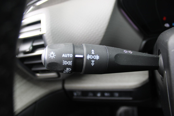 Citroën C5 X 1.6 PHEV 225PK SHINE PACK | PANORAMISCH SCHUIF / KANTELDAK | ELEKTRISCHE VOORSTOELEN MET GEHEUGEN | VOORSTOEL VENTILATIE | VOORSTOEL VERWARMING | VOORSTOELEN MET MASSAGE FUNCTIE | LEDEREN BEKLEDING | STUUR VERWARMING | DRAADLOOS APPLE CARPLAY / ANDROID AUTO | 360° CAMERA | KEYLESS ENTRY / START | 19"LICHTMETALEN VELGEN | ELEKTRISCH BEDIENBARE ACHTERKLEP MET HANDSFREE FUNCTIE | HEADUP DISPLAY |