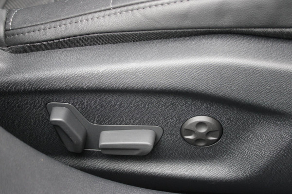 Citroën C5 X 1.6 PHEV 225PK SHINE PACK | PANORAMISCH SCHUIF / KANTELDAK | ELEKTRISCHE VOORSTOELEN MET GEHEUGEN | VOORSTOEL VENTILATIE | VOORSTOEL VERWARMING | VOORSTOELEN MET MASSAGE FUNCTIE | LEDEREN BEKLEDING | STUUR VERWARMING | DRAADLOOS APPLE CARPLAY / ANDROID AUTO | 360° CAMERA | KEYLESS ENTRY / START | 19"LICHTMETALEN VELGEN | ELEKTRISCH BEDIENBARE ACHTERKLEP MET HANDSFREE FUNCTIE | HEADUP DISPLAY |