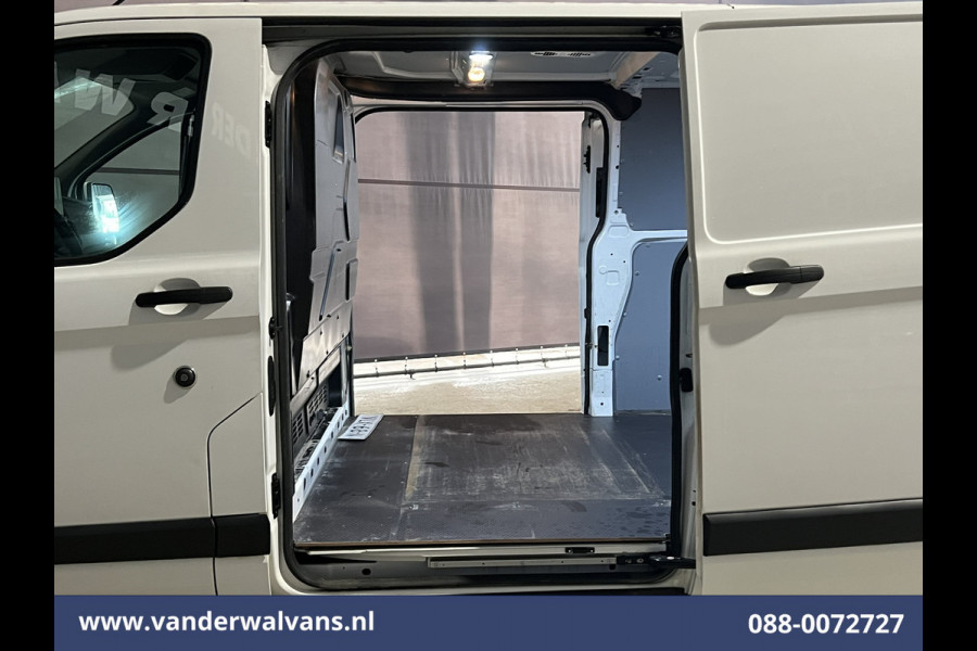 Ford Transit Custom 2.0 TDCI 130pk L2H1 Euro6 Airco | 2x zijdeur | Camera | Navigatie | LED | Cruisecontrol | 2800kg Trekhaak Apple, Carplay, Android Auto, Parkeersensoren, Bijrijdersbank, Achterklep