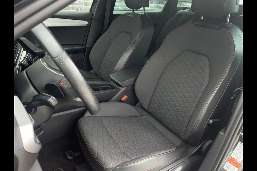 Seat Leon Sportstourer 1.5 eTSI FR | Elek. Trekhaak | Sfeerverl. | LED | Navi | Carplay | Keyless | Adap. Cruise