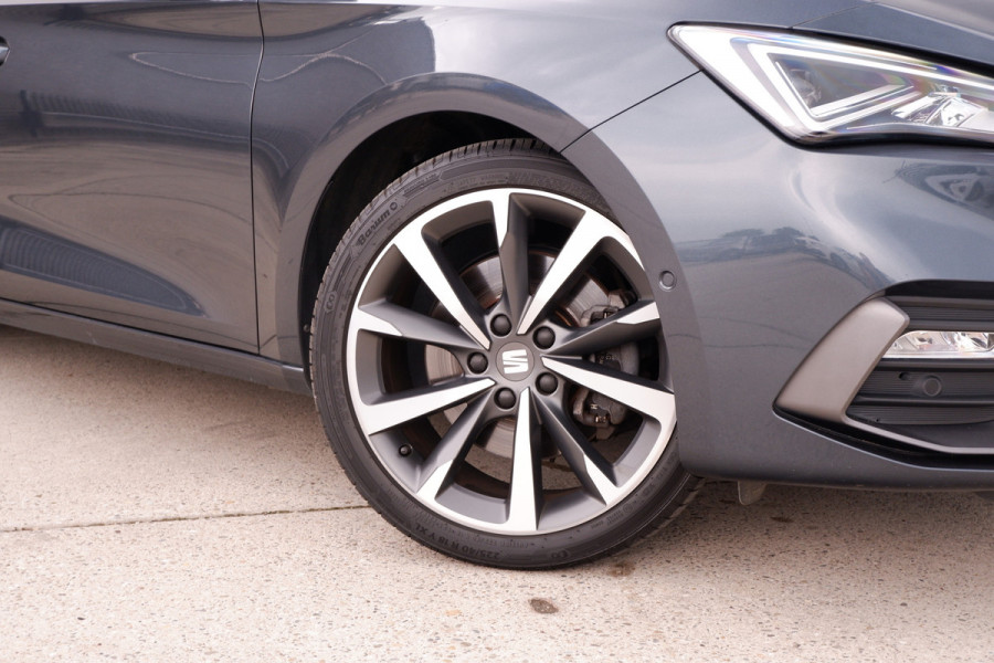 Seat Leon Sportstourer 1.5 eTSI FR | Elek. Trekhaak | Sfeerverl. | LED | Navi | Carplay | Keyless | Adap. Cruise
