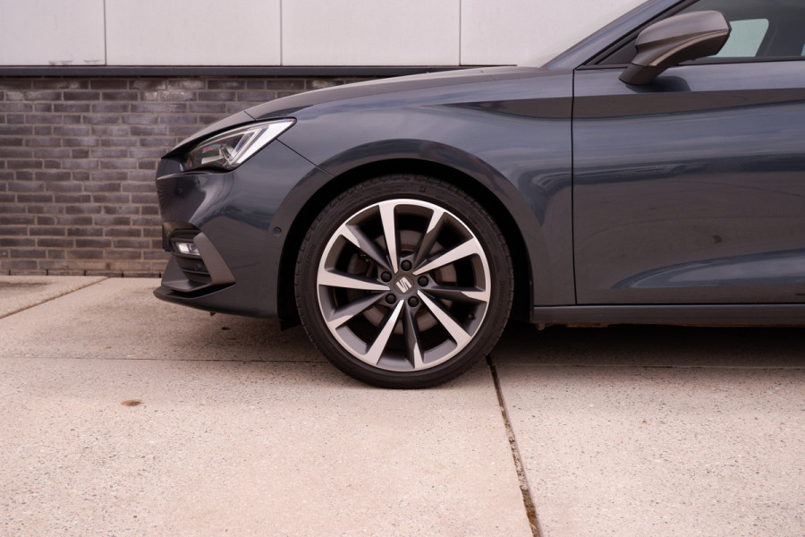 Seat Leon Sportstourer 1.5 eTSI FR | Elek. Trekhaak | Sfeerverl. | LED | Navi | Carplay | Keyless | Adap. Cruise