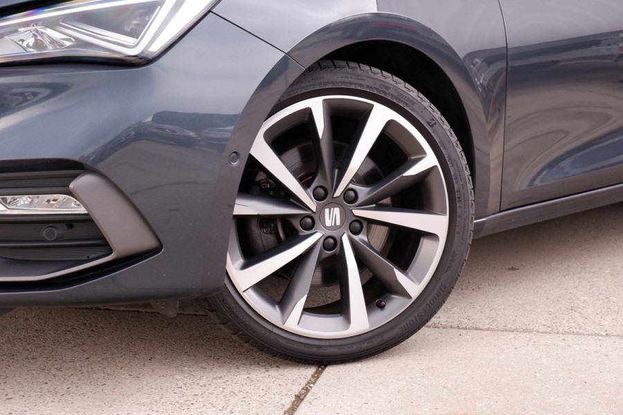 Seat Leon Sportstourer 1.5 eTSI FR | Elek. Trekhaak | Sfeerverl. | LED | Navi | Carplay | Keyless | Adap. Cruise