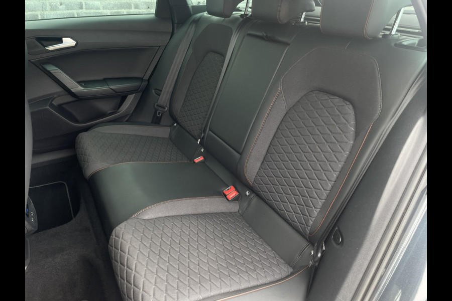 Seat Leon Sportstourer 1.5 eTSI FR | Elek. Trekhaak | Sfeerverl. | LED | Navi | Carplay | Keyless | Adap. Cruise