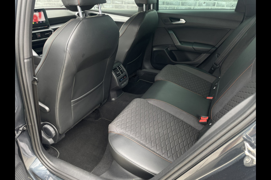 Seat Leon Sportstourer 1.5 eTSI FR | Elek. Trekhaak | Sfeerverl. | LED | Navi | Carplay | Keyless | Adap. Cruise