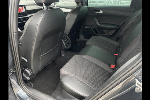 Seat Leon Sportstourer 1.5 eTSI FR | Elek. Trekhaak | Sfeerverl. | LED | Navi | Carplay | Keyless | Adap. Cruise