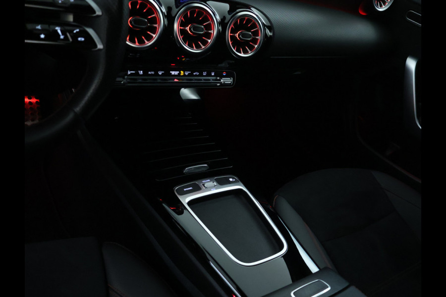 Mercedes-Benz CLA-Klasse 250 e Star Edition AMG Plug-In Hybride AMG Line | achteruitrijcamera |  Night Pakket | Sfeerverlichting | Night-Pakket | Inclusief 24 maanden MB Certified garantie voor Europa.