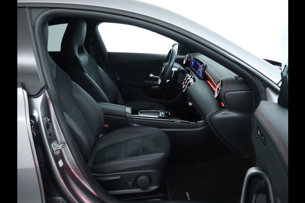 Mercedes-Benz CLA-Klasse 250 e Star Edition AMG Plug-In Hybride AMG Line | achteruitrijcamera |  Night Pakket | Sfeerverlichting | Night-Pakket | Inclusief 24 maanden MB Certified garantie voor Europa.