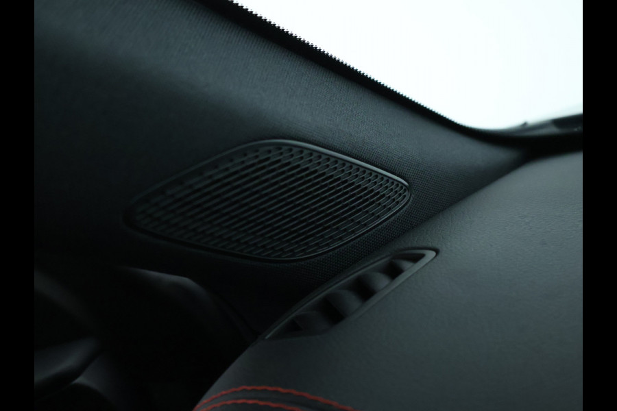 Mercedes-Benz CLA-Klasse 250 e Star Edition AMG Plug-In Hybride AMG Line | achteruitrijcamera |  Night Pakket | Sfeerverlichting | Night-Pakket | Inclusief 24 maanden MB Certified garantie voor Europa.