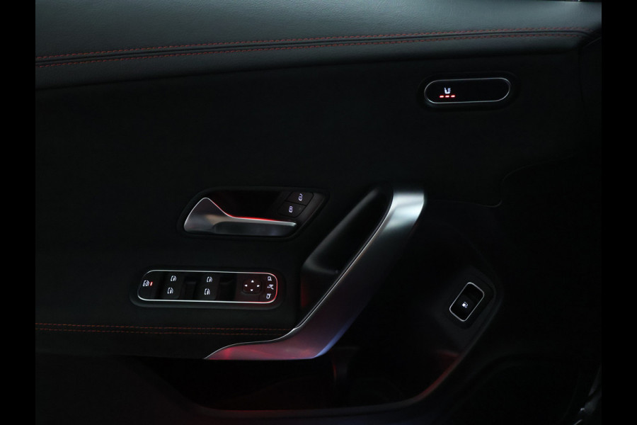 Mercedes-Benz CLA-Klasse 250 e Star Edition AMG Plug-In Hybride AMG Line | achteruitrijcamera |  Night Pakket | Sfeerverlichting | Night-Pakket | Inclusief 24 maanden MB Certified garantie voor Europa.