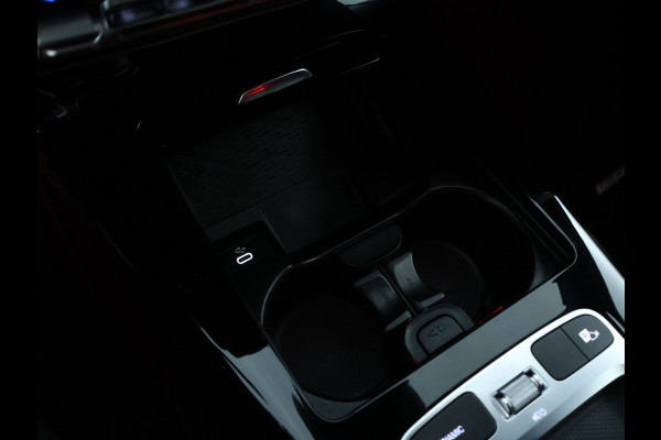 Mercedes-Benz CLA-Klasse 250 e Star Edition AMG Plug-In Hybride AMG Line | achteruitrijcamera |  Night Pakket | Sfeerverlichting | Night-Pakket | Inclusief 24 maanden MB Certified garantie voor Europa.
