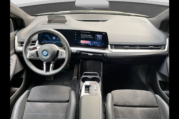 BMW 2 Serie Active Tourer 230e xDrive M-SPORT ** LED, NAVI+, LEDER/ALC, PANORAMA, HuD, PRIVACY, 18-inch LMV - Ex BMW-AG - UNFALLFREI ** ** INFORMEER OOK NAAR ONZE AANTREKKELIJKE FINANCIAL-LEASE TARIEVEN **