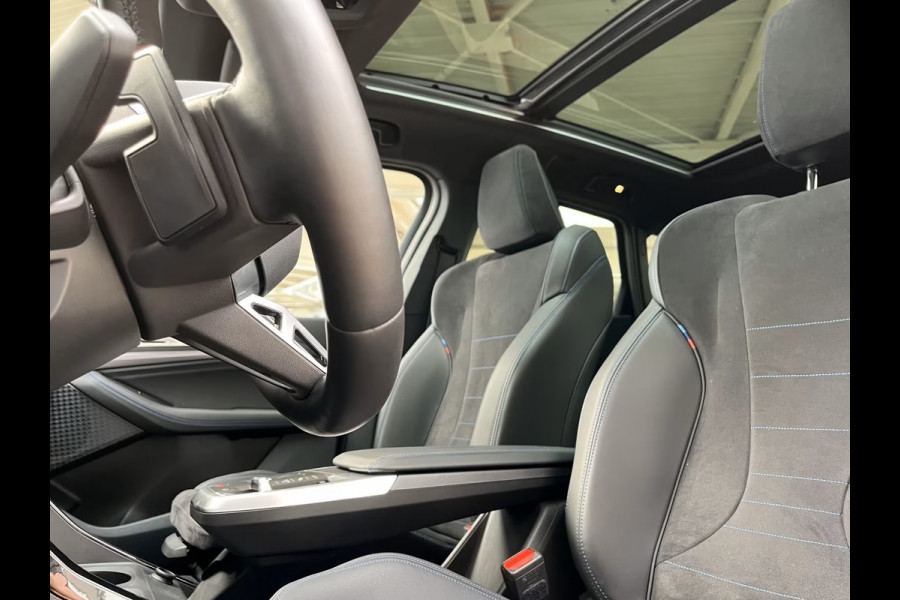 BMW 2 Serie Active Tourer 230e xDrive M-SPORT ** LED, NAVI+, LEDER/ALC, PANORAMA, HuD, PRIVACY, 18-inch LMV - Ex BMW-AG - UNFALLFREI ** ** INFORMEER OOK NAAR ONZE AANTREKKELIJKE FINANCIAL-LEASE TARIEVEN **