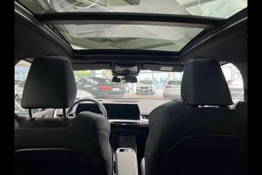 BMW 2 Serie Active Tourer 230e xDrive M-SPORT ** LED, NAVI+, LEDER/ALC, PANORAMA, HuD, PRIVACY, 18-inch LMV - Ex BMW-AG - UNFALLFREI ** ** INFORMEER OOK NAAR ONZE AANTREKKELIJKE FINANCIAL-LEASE TARIEVEN **