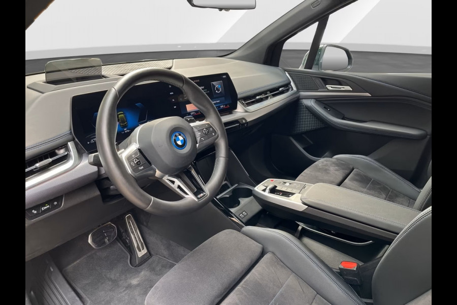 BMW 2 Serie Active Tourer 230e xDrive M-SPORT ** LED, NAVI+, LEDER/ALC, PANORAMA, HuD, PRIVACY, 18-inch LMV - Ex BMW-AG - UNFALLFREI ** ** INFORMEER OOK NAAR ONZE AANTREKKELIJKE FINANCIAL-LEASE TARIEVEN **