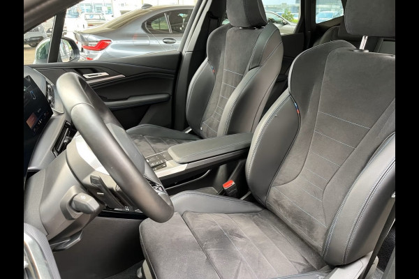 BMW 2 Serie Active Tourer 230e xDrive M-SPORT ** LED, NAVI+, LEDER/ALC, PANORAMA, HuD, PRIVACY, 18-inch LMV - Ex BMW-AG - UNFALLFREI ** ** INFORMEER OOK NAAR ONZE AANTREKKELIJKE FINANCIAL-LEASE TARIEVEN **
