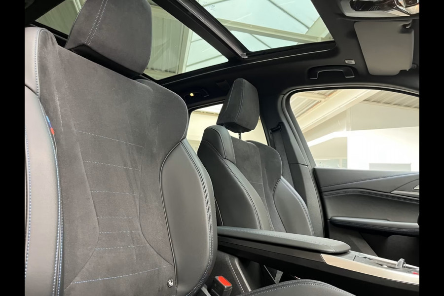 BMW 2 Serie Active Tourer 230e xDrive M-SPORT ** LED, NAVI+, LEDER/ALC, PANORAMA, HuD, PRIVACY, 18-inch LMV - Ex BMW-AG - UNFALLFREI ** ** INFORMEER OOK NAAR ONZE AANTREKKELIJKE FINANCIAL-LEASE TARIEVEN **