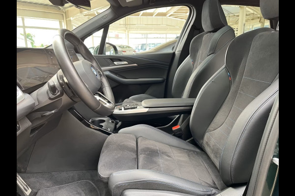 BMW 2 Serie Active Tourer 230e xDrive M-SPORT ** LED, NAVI+, LEDER/ALC, PANORAMA, HuD, PRIVACY, 18-inch LMV - Ex BMW-AG - UNFALLFREI ** ** INFORMEER OOK NAAR ONZE AANTREKKELIJKE FINANCIAL-LEASE TARIEVEN **