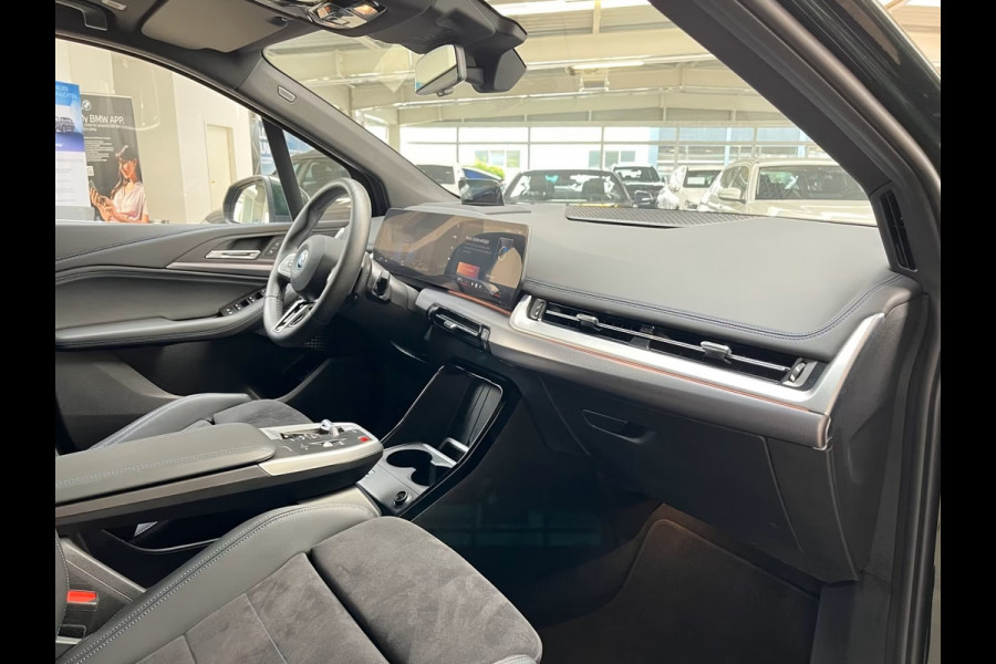 BMW 2 Serie Active Tourer 230e xDrive M-SPORT ** LED, NAVI+, LEDER/ALC, PANORAMA, HuD, PRIVACY, 18-inch LMV - Ex BMW-AG - UNFALLFREI ** ** INFORMEER OOK NAAR ONZE AANTREKKELIJKE FINANCIAL-LEASE TARIEVEN **