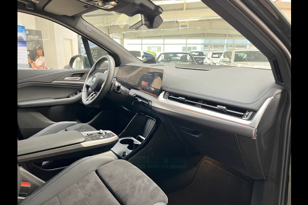 BMW 2 Serie Active Tourer 230e xDrive M-SPORT ** LED, NAVI+, LEDER/ALC, PANORAMA, HuD, PRIVACY, 18-inch LMV - Ex BMW-AG - UNFALLFREI ** ** INFORMEER OOK NAAR ONZE AANTREKKELIJKE FINANCIAL-LEASE TARIEVEN **
