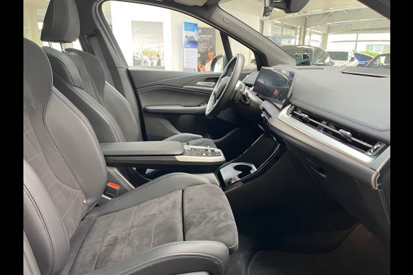BMW 2 Serie Active Tourer 230e xDrive M-SPORT ** LED, NAVI+, LEDER/ALC, PANORAMA, HuD, PRIVACY, 18-inch LMV - Ex BMW-AG - UNFALLFREI ** ** INFORMEER OOK NAAR ONZE AANTREKKELIJKE FINANCIAL-LEASE TARIEVEN **
