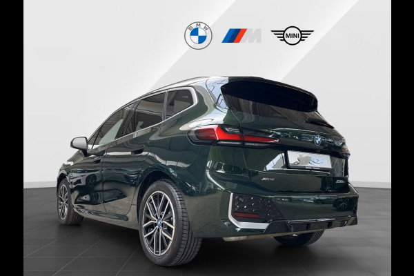BMW 2 Serie Active Tourer 230e xDrive M-SPORT ** LED, NAVI+, LEDER/ALC, PANORAMA, HuD, PRIVACY, 18-inch LMV - Ex BMW-AG - UNFALLFREI ** ** INFORMEER OOK NAAR ONZE AANTREKKELIJKE FINANCIAL-LEASE TARIEVEN **
