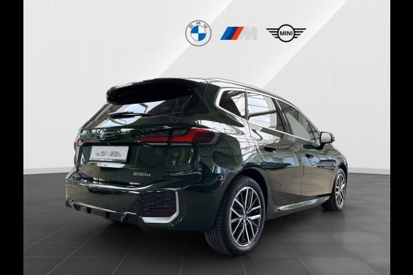 BMW 2 Serie Active Tourer 230e xDrive M-SPORT ** LED, NAVI+, LEDER/ALC, PANORAMA, HuD, PRIVACY, 18-inch LMV - Ex BMW-AG - UNFALLFREI ** ** INFORMEER OOK NAAR ONZE AANTREKKELIJKE FINANCIAL-LEASE TARIEVEN **