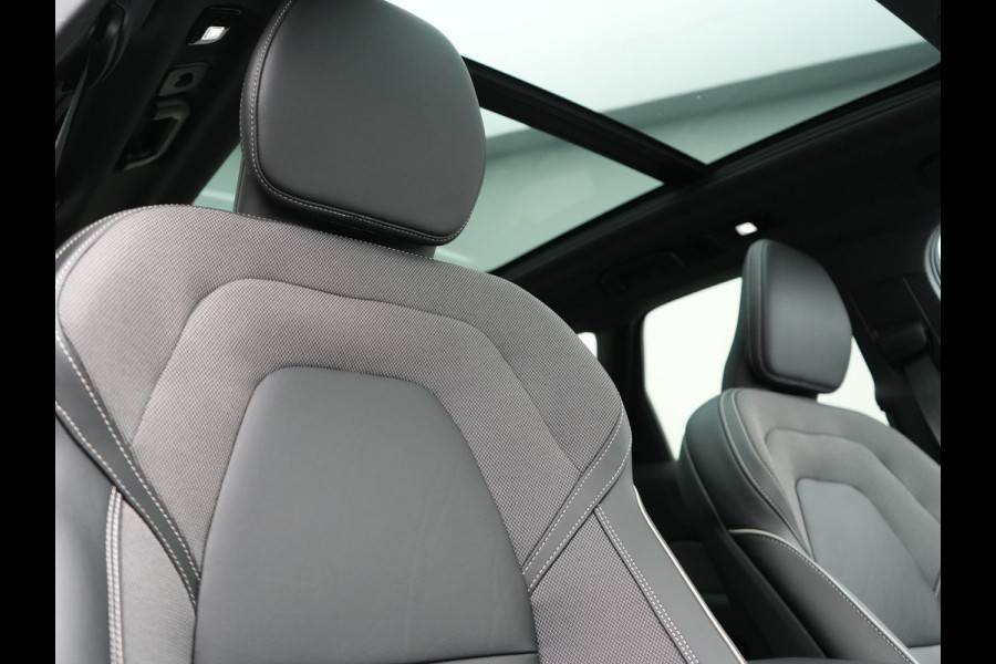 Volvo XC60 B4 R-Design Automaat 198pk Dealer O.H | Trekhaak Af Fabriek | Panodak | Camera | Lederen Sportstoelen Memory & Verwarmd | Cruise Control | Apple Carplay | Keyless | Google Assistant & Maps | Virtual | DAB |