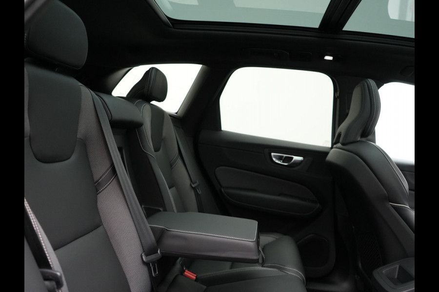 Volvo XC60 B4 R-Design Automaat 198pk Dealer O.H | Trekhaak Af Fabriek | Panodak | Camera | Lederen Sportstoelen Memory & Verwarmd | Cruise Control | Apple Carplay | Keyless | Google Assistant & Maps | Virtual | DAB |