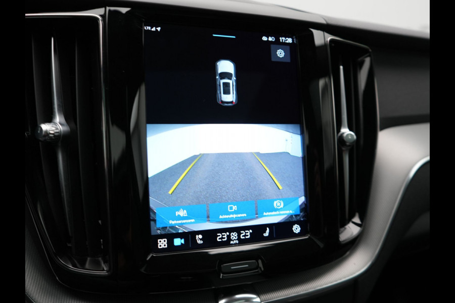 Volvo XC60 B4 R-Design Automaat 198pk Dealer O.H | Trekhaak Af Fabriek | Panodak | Camera | Lederen Sportstoelen Memory & Verwarmd | Cruise Control | Apple Carplay | Keyless | Google Assistant & Maps | Virtual | DAB |
